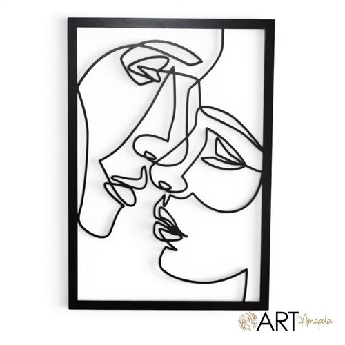 Escultura mural Art by Amapola de metal negro con diseño lineal de rostros en marco rectangular minimalista.