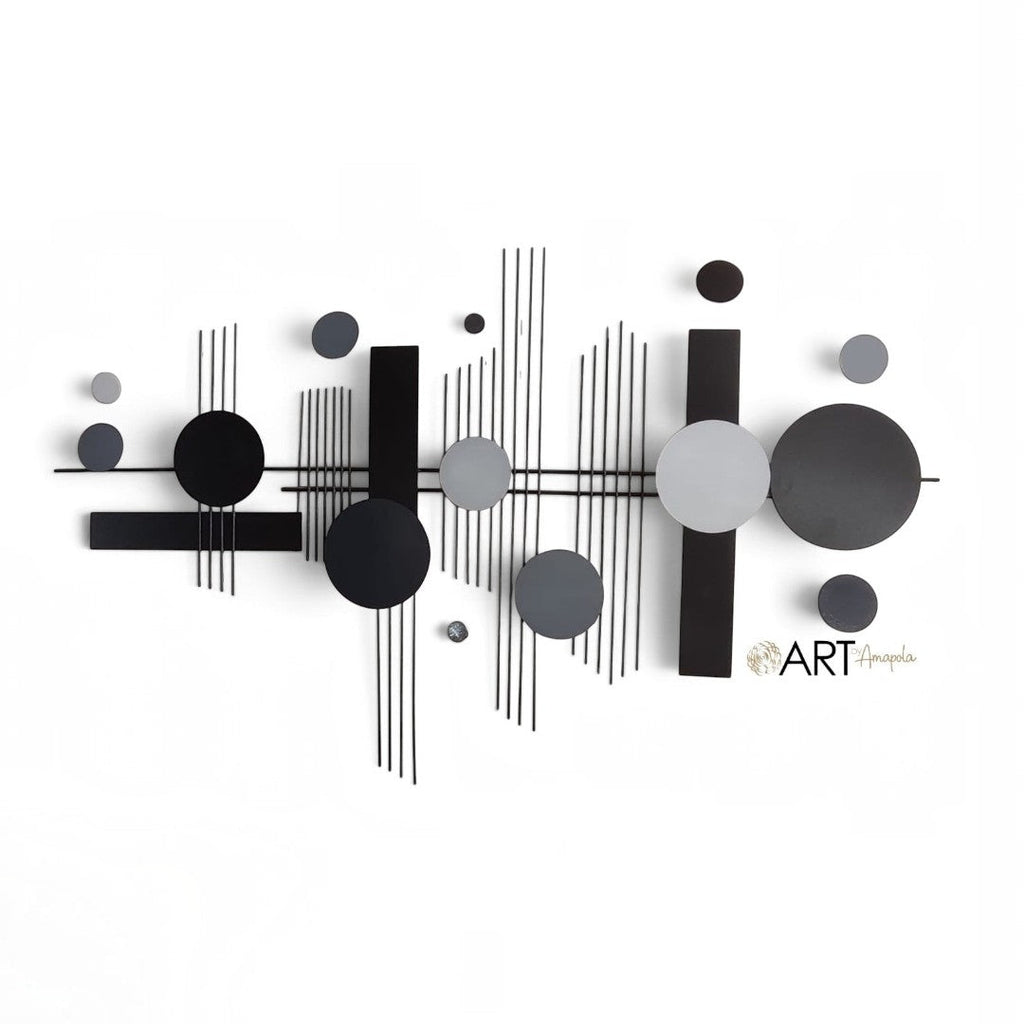 Escultura de pared Art by Amapola con formas geométricas abstractas en metal negro y gris para decoración moderna.