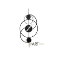 Reloj de pared Art by Amapola con diseño geométrico moderno en metal negro mate y manecillas en contraste