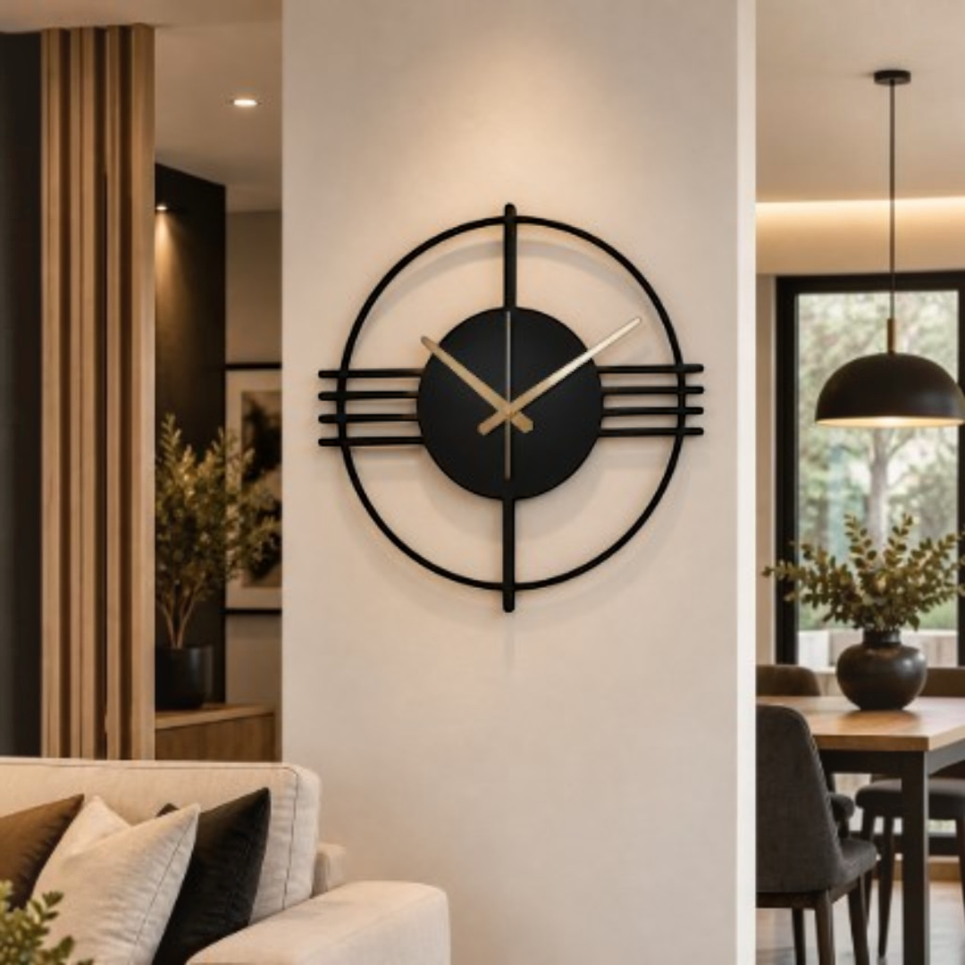 Reloj de pared Art by Amapola minimalista con diseño geométrico en negro mate y manecillas metálicas en salón moderno
